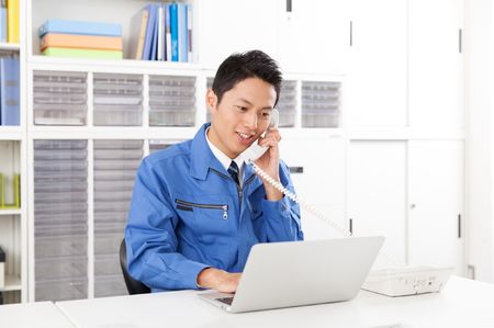 s-電話してる男性